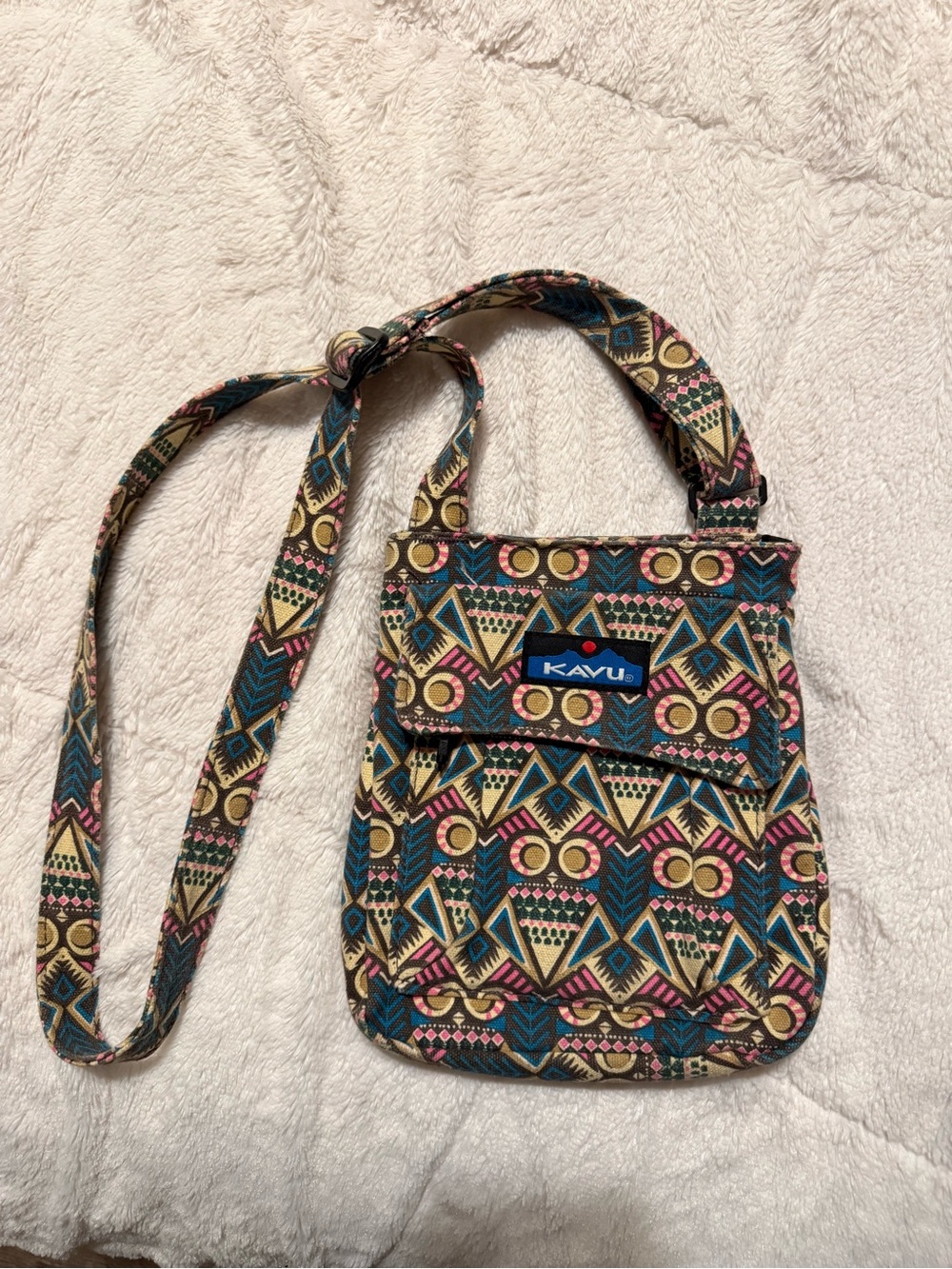KAVU Keeper Crossbody Bag: Owls Up Print